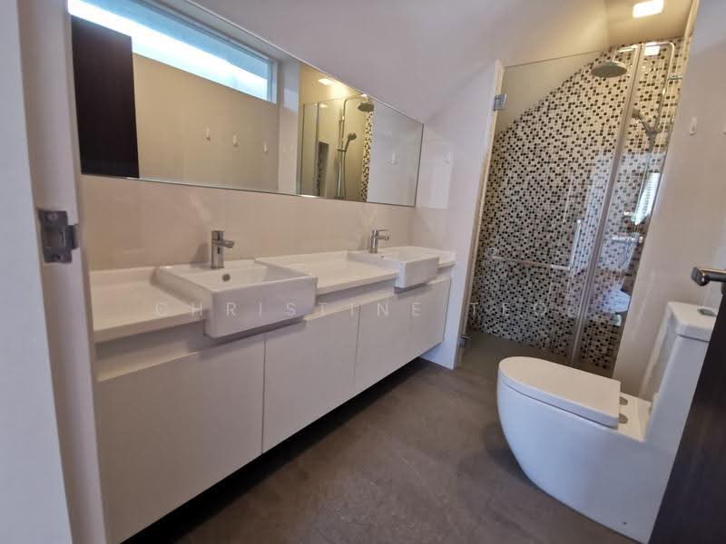 Serangoon Garden Estate, 4A Berwick Drive, Hougang / Punggol / Sengkang, 5 Bedrooms, 4,300 sqft, Semi-Detached House For Rent, by Christine Teo, 500284773 - Bathroom - PropertyGuru.com.sg