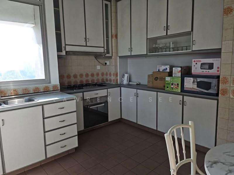 Ridgewood Condominium, 1 Ridgewood Close, Tanglin / Holland / Bukit Timah, 5 Bedrooms, 1,744 sqft, Condominium For Rent, by Lawrence See, 500284788 - Kitchen - PropertyGuru.com.sg