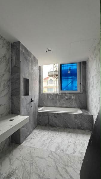 **LANDED7772@ Brand new luxurious corner terrace bayshore mrt, Bayshore/ Parbury/ lucky height/ sennett, Bedok / Upper East Coast, 4 Bedrooms, 5,624 sqft, Corner Terrace For Sale, by Sharon Kim Chan, 500284792 - Bathroom - PropertyGuru.com.sg
