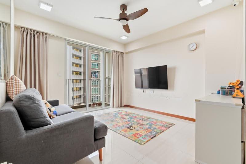 126B Canberra Street, 126B Canberra Street, Sembawang / Yishun, 3 Bedrooms, 1,033 sqft, HDB Flat For Sale, by Gerald Cheang, 500284810 - Living Room - PropertyGuru.com.sg