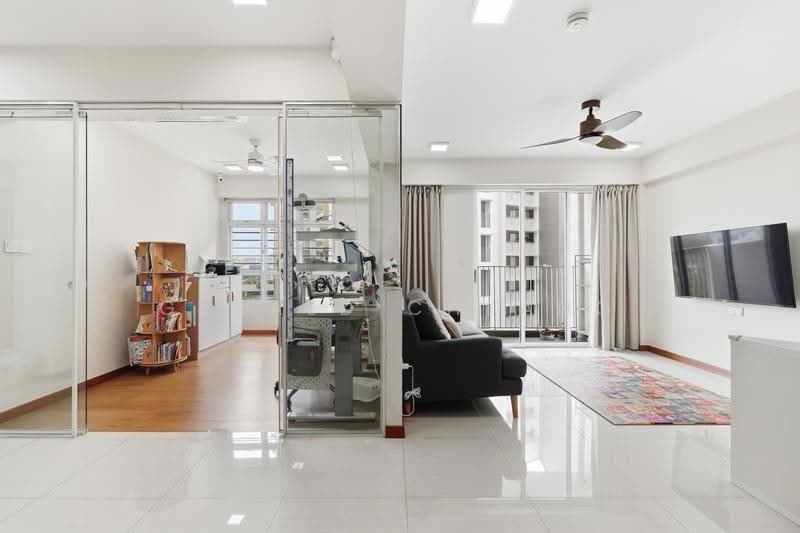 126B Canberra Street, 126B Canberra Street, Sembawang / Yishun, 3 Bedrooms, 1,033 sqft, HDB Flat For Sale, by Gerald Cheang, 500284810 - Living Room - PropertyGuru.com.sg