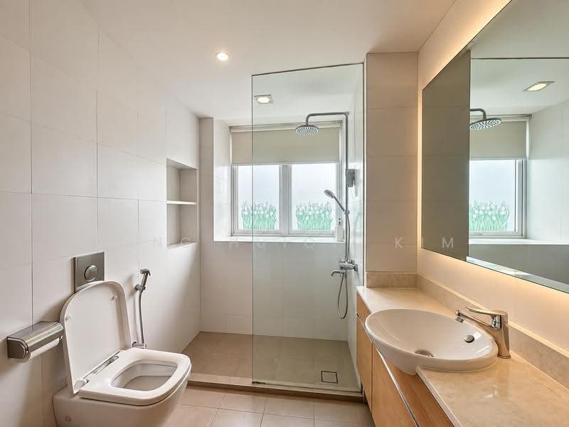 Edelweiss Park Condo, 92 Flora Road, Changi Airport / Changi Village, 3 Bedrooms, 2,691 sqft, Condominium For Sale, by Wang Huiqi, Kim, 500284842 - Master Bathroom - PropertyGuru.com.sg