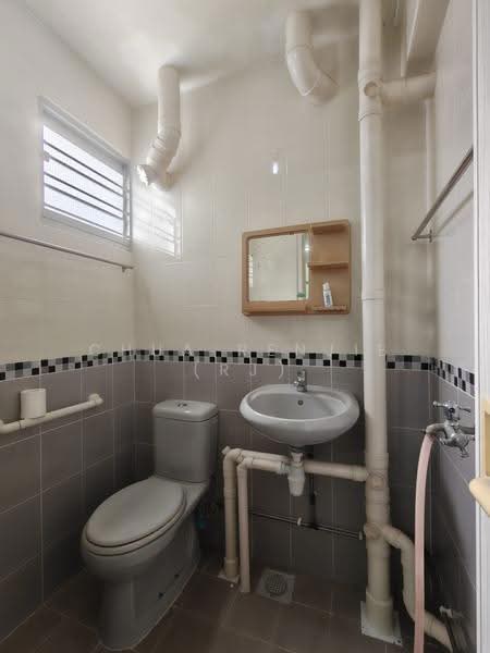 130 Bedok North Street 2, 130 Bedok North Street 2, Bedok / Upper East Coast, 3 Bedrooms, 990 sqft, HDB Flat For Sale, by Chua RenJie (RJ), 500284852 - Bathroom - PropertyGuru.com.sg