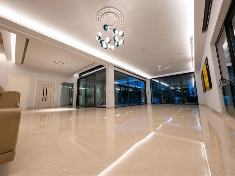 GCB ENCLAVE | LUXURIOUS BUNGALOW 9316 SQFT | BUILD UP 11000 SQFT, Holland Ewart Greenleaf Maryland Bukit Sedap Ming Teck Queen Astrid Oei Tiong Ham Garlick Brizay Raffles Binjai Eng Neo Gallop Wollerton Cluny Camden Chee Hoon Sussex ford Leedon Belmont Cornwall Bing Tong Victoria Rebecca Bukit Timah Holland Tanglin, Tanglin / Holland / Bukit Timah, 7 Bedrooms, 11,000 sqft, Bungalow House For Sale, by ELAINE NG, 500284864 - Living Room - PropertyGuru.com.sg