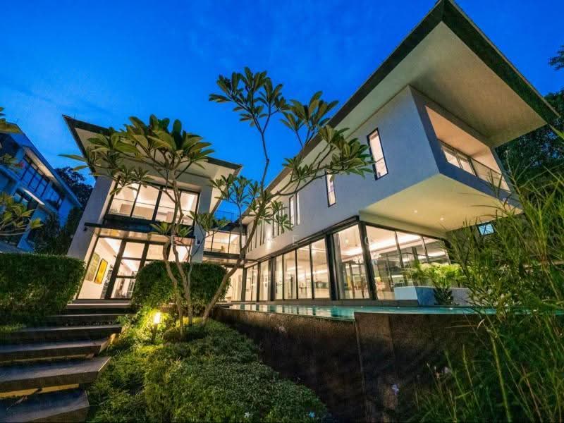 GCB ENCLAVE | LUXURIOUS BUNGALOW 9316 SQFT | BUILD UP 11000 SQFT, Holland Ewart Greenleaf Maryland Bukit Sedap Ming Teck Queen Astrid Oei Tiong Ham Garlick Brizay Raffles Binjai Eng Neo Gallop Wollerton Cluny Camden Chee Hoon Sussex ford Leedon Belmont Cornwall Bing Tong Victoria Rebecca Bukit Timah Holland Tanglin, Tanglin / Holland / Bukit Timah, 7 Bedrooms, 11,000 sqft, Bungalow House For Sale, by ELAINE NG, 500284864 - Exterior - PropertyGuru.com.sg