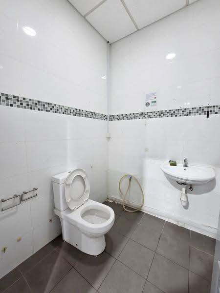 TCH Techcentre, 71 Toh Guan Road East, Boon Lay / Jurong / Tuas, 1,636 sqft, Factory / Workshop (B2) For Rent, by Jason Ng, 500284872 - Bathroom - CommercialGuru.com.sg