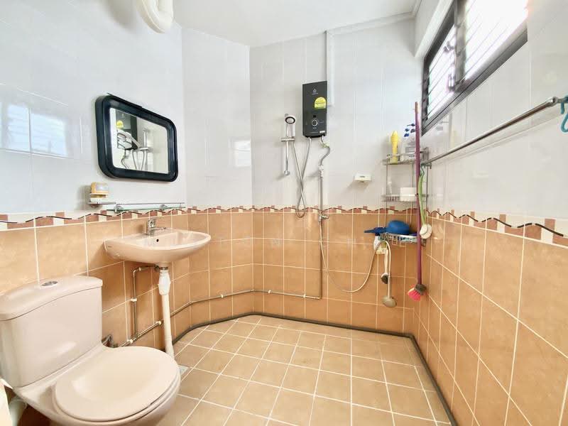 322 Jurong East Street 31, 322 Jurong East Street 31, Boon Lay / Jurong / Tuas, Room Rental, 140 sqft, HDB Flat For Rent, by Milton Chee, 500284887 - Bathroom - PropertyGuru.com.sg