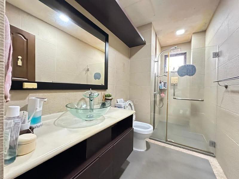 Seletar Hills Estate, Seletar Hills Drive, Seletar / Yio Chu Kang, 5 Bedrooms, 3,500 sqft, Semi-Detached House For Sale, by Nicole Chia, 500284913 - Bathroom - PropertyGuru.com.sg