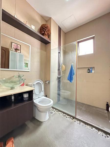 Seletar Hills Estate, Seletar Hills Drive, Seletar / Yio Chu Kang, 5 Bedrooms, 3,500 sqft, Semi-Detached House For Sale, by Nicole Chia, 500284913 - Bathroom - PropertyGuru.com.sg