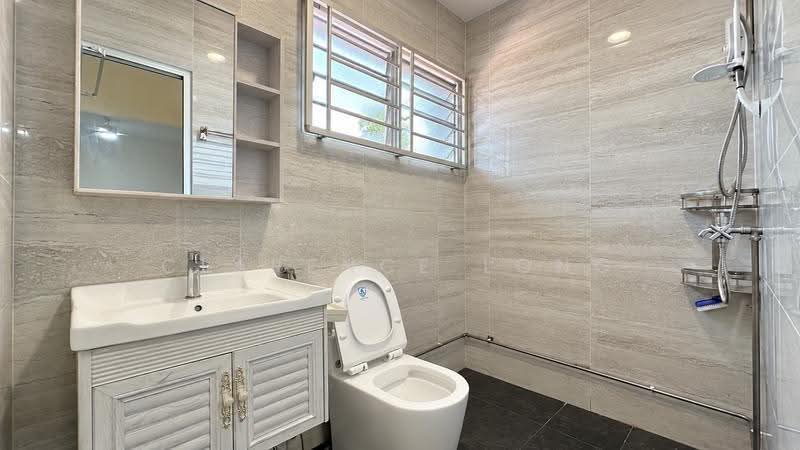 Charming 2 Storey Terrace with good elevation @ Hillview, CLRELanded, Dairy Farm / Bukit Panjang / Choa Chu Kang, 4 Bedrooms, 3,500 sqft, Terraced House For Sale, by Clarence Long, 500284919 - Bathroom - PropertyGuru.com.sg