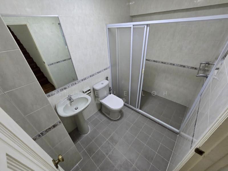 Versailles, 133 Hemmant Road, East Coast / Marine Parade, Room Rental, 150 sqft, Condominium For Rent, by Michelle Loh 羅嬡玲, 500284930 - Bathroom - PropertyGuru.com.sg