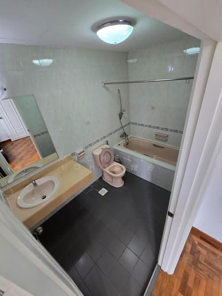 Versailles, 133 Hemmant Road, East Coast / Marine Parade, Room Rental, 150 sqft, Condominium For Rent, by Michelle Loh 羅嬡玲, 500284930 - Bathroom - PropertyGuru.com.sg