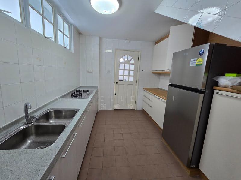 Versailles, 133 Hemmant Road, East Coast / Marine Parade, Room Rental, 150 sqft, Condominium For Rent, by Michelle Loh 羅嬡玲, 500284930 - Kitchen - PropertyGuru.com.sg