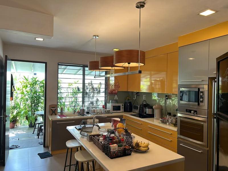 Rare Orchard Freehold Corner Terrace 乌节路稀有永久地契角头排屋, Orchard Jalan Elok Cairnhill Road Mount Elizabeth Nutmeg Road Jalan Lada Puteh Jalan Jintan, Orchard / River Valley, 5 Bedrooms, 2,000 sqft, Corner Terrace For Sale, by Marisa Jeo, 500284966 - Kitchen - PropertyGuru.com.sg