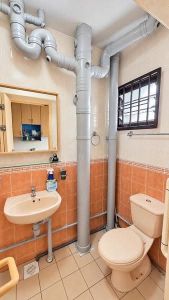 689A Choa Chu Kang Drive, 689A Choa Chu Kang Drive, Dairy Farm / Bukit Panjang / Choa Chu Kang, Room Rental, 150 sqft, HDB Flat For Rent, by Johnson Lim, 500284970 - Bathroom - PropertyGuru.com.sg