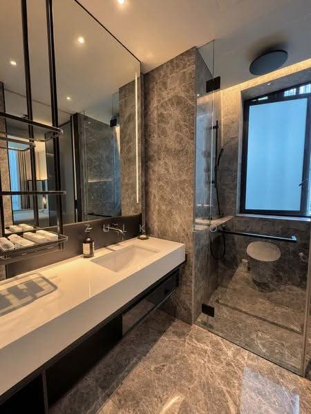 Cuscaden Reserve, 8 Cuscaden Road, Tanglin / Holland / Bukit Timah, 2 Bedrooms, 936 sqft, Condominium For Rent, by Zulk Yeo, 500284983 - Master Bathroom - PropertyGuru.com.sg