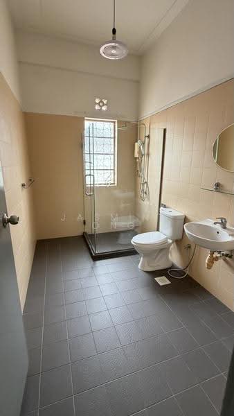 Joo Chiat Telok Kurau, Joo Chiat Avenue, East Coast / Marine Parade, 3 Bedrooms, 1,600 sqft, Terraced House For Rent, by Jasmine Ong, 500284999 - Bathroom - PropertyGuru.com.sg