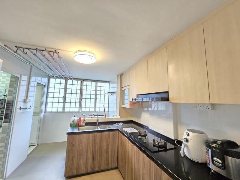 16 Eunos Crescent, 16 Eunos Crescent, Eunos / Geylang / Paya Lebar, 2 Bedrooms, 635 sqft, HDB Flat For Rent, by Gina Lim, 500285001 - Kitchen - PropertyGuru.com.sg