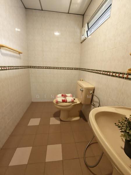 Crystal Time Building, 16 Tannery Lane, Macpherson / Potong Pasir, 2,925 sqft, Light Industrial (B1) For Rent, by Gina Lim, 500285022 - Bathroom - CommercialGuru.com.sg