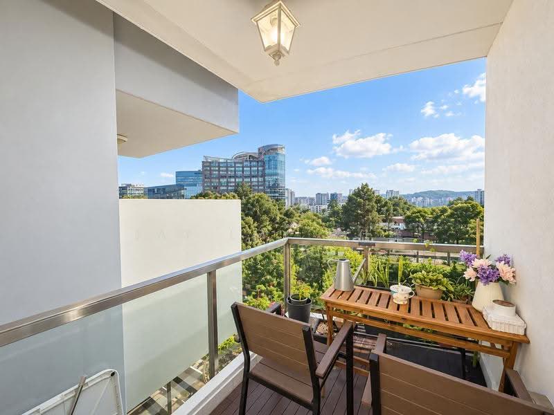 One-North Residences, 7 One-North Gateway, Buona Vista / West Coast / Clementi New Town, 2 Bedrooms, 1,012 sqft, Condominium For Sale, by Jay Loy 黎仕緯, 500285033 - Balcony - PropertyGuru.com.sg