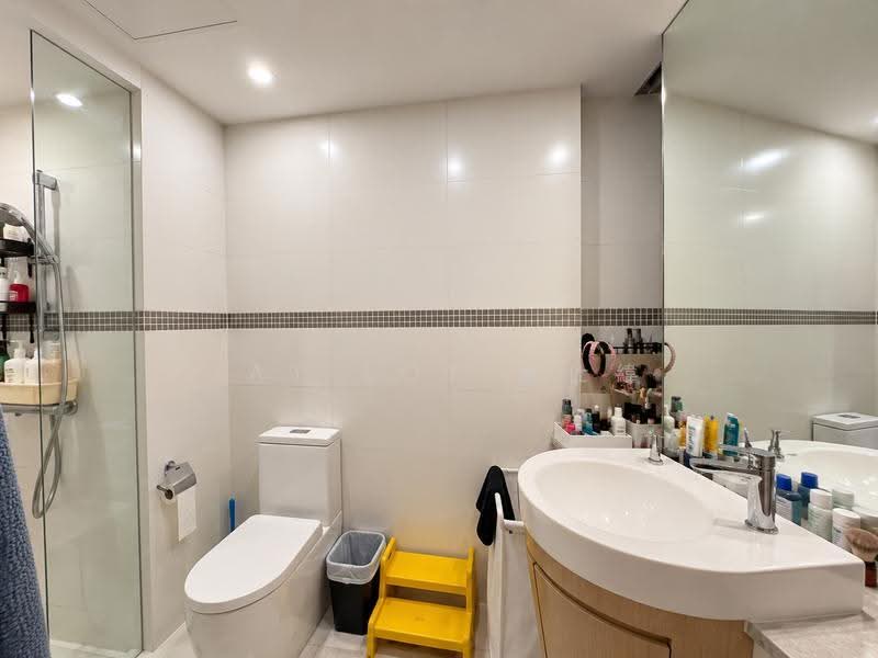 One-North Residences, 7 One-North Gateway, Buona Vista / West Coast / Clementi New Town, 2 Bedrooms, 1,012 sqft, Condominium For Sale, by Jay Loy 黎仕緯, 500285033 - Master Bathroom - PropertyGuru.com.sg