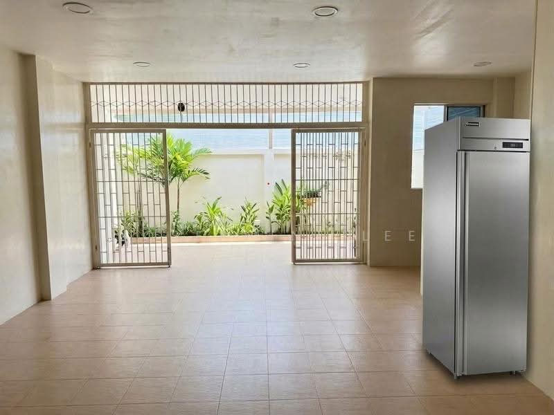 marshall Road, Marshall Road, East Coast / Marine Parade, 6 Bedrooms, 2,623 sqft, Corner Terrace For Sale, by Josephine Lee, 500285038 - Kitchen - PropertyGuru.com.sg