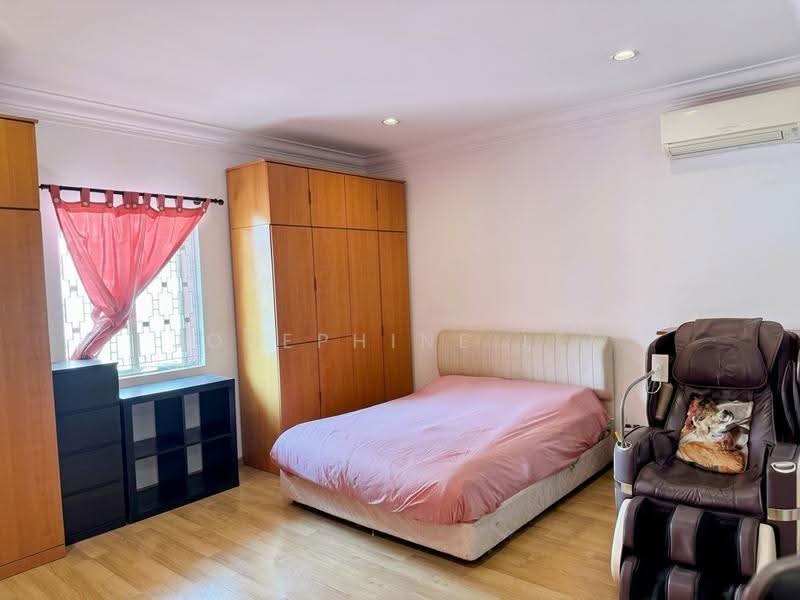 marshall Road, Marshall Road, East Coast / Marine Parade, 6 Bedrooms, 2,623 sqft, Corner Terrace For Sale, by Josephine Lee, 500285038 - Spacious Master Bedroom - PropertyGuru.com.sg