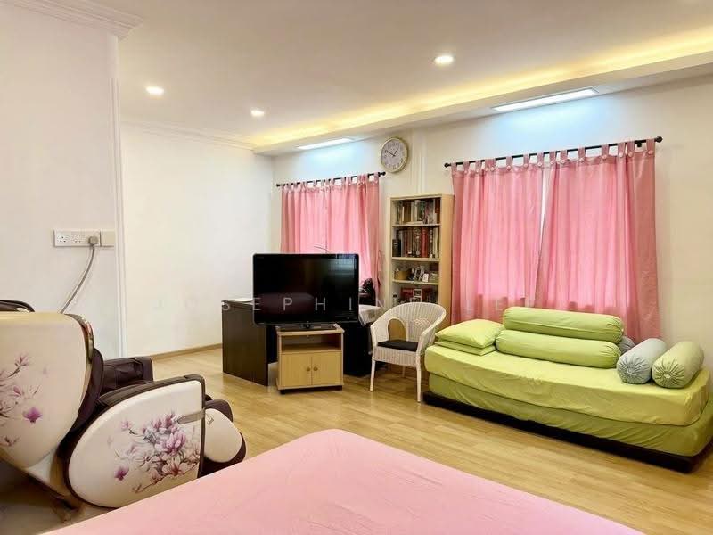 Spacious Master Bedroom