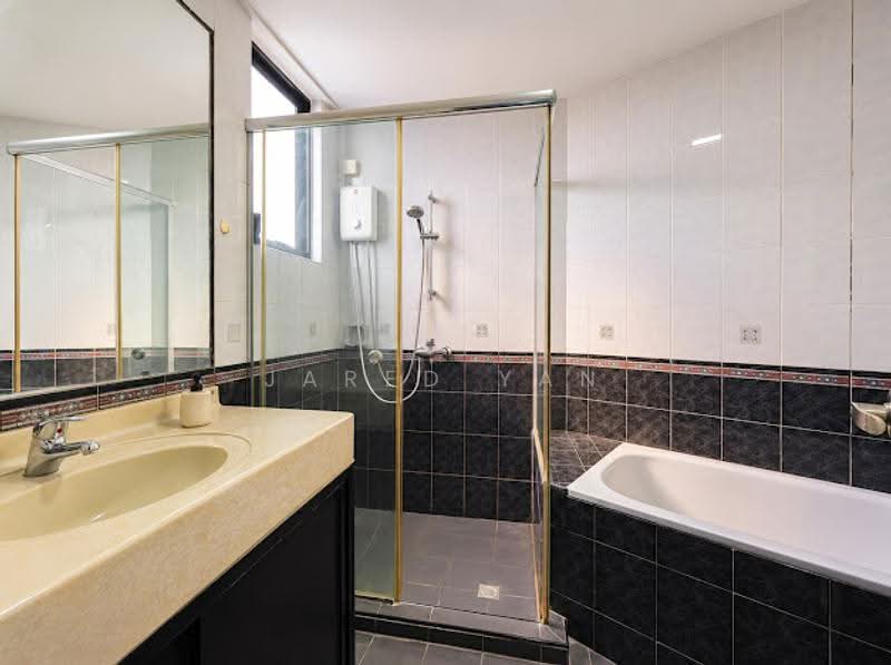 Harbour View Towers, 21 Telok Blangah Drive, Harbourfront / Telok Blangah, 3 Bedrooms, 1,615 sqft, Condominium For Sale, by Jared Yan, 500285054 - Bathroom - PropertyGuru.com.sg