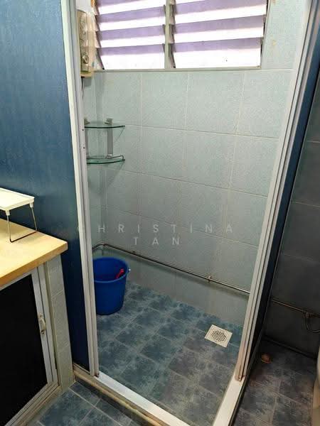 114 Tampines Street 11, 114 Tampines Street 11, Pasir Ris / Tampines, 3 Bedrooms, 1,432 sqft, HDB Flat For Sale, by Christina Tan, 500285056 - Bathroom - PropertyGuru.com.sg