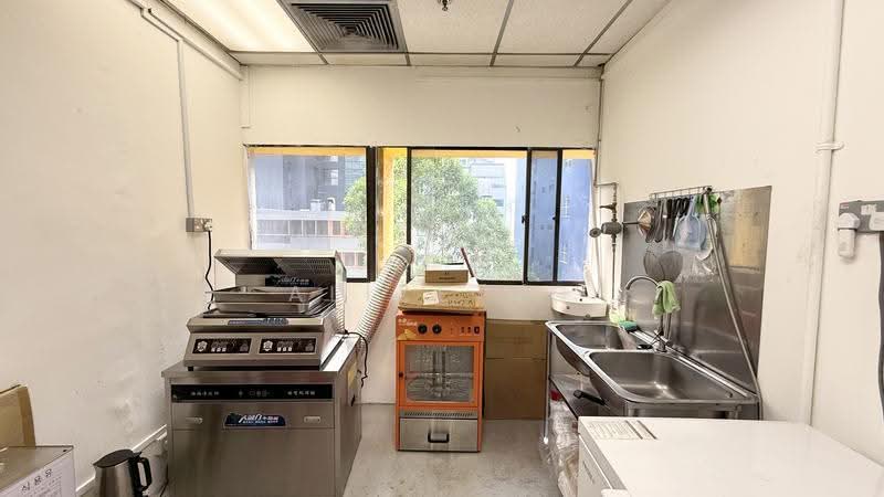 Fortune Centre, 190 Middle Road, Beach Road / Bugis / Rochor, 143 sqft, Food & Beverage For Rent, by Alize Ng, 500285060 - Kitchen - CommercialGuru.com.sg