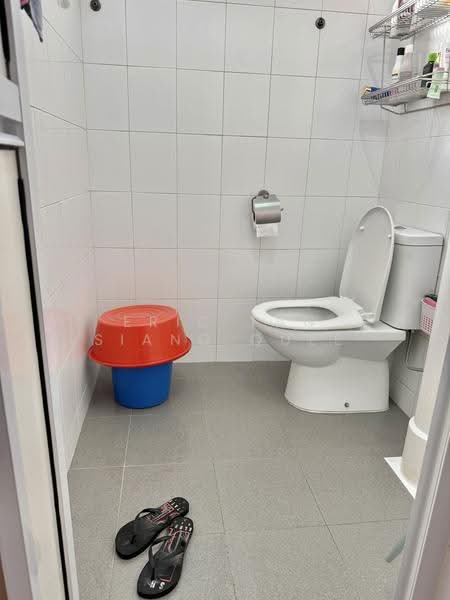 201 Ang Mo Kio Avenue 3, 201 Ang Mo Kio Avenue 3, Ang Mo Kio / Bishan / Thomson, 2 Bedrooms, 721 sqft, HDB Flat For Sale, by Eric Tan Siang Quee, 500285071 - Bathroom - PropertyGuru.com.sg