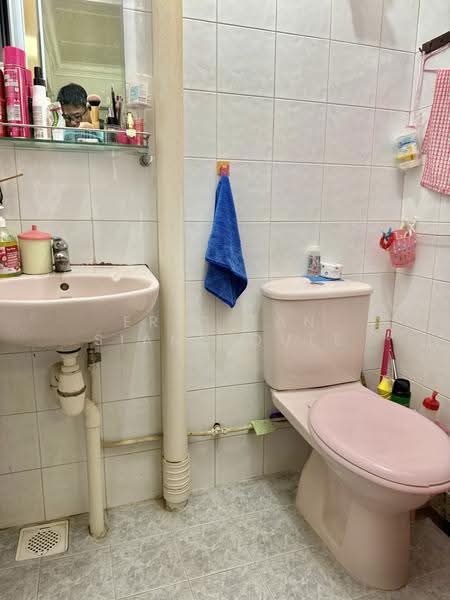 201 Ang Mo Kio Avenue 3, 201 Ang Mo Kio Avenue 3, Ang Mo Kio / Bishan / Thomson, 2 Bedrooms, 721 sqft, HDB Flat For Sale, by Eric Tan Siang Quee, 500285071 - Bathroom - PropertyGuru.com.sg