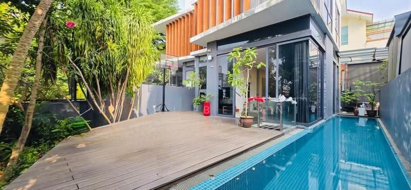 Undervalued Move-in Semi-D w/ Lift, Pool & Basement, Dyson Road, Whitley Road, Newton / Novena, 5 Bedrooms, 4,633 sqft, Semi-Detached House For Sale, by Nidhi Belani Mohan, 500285078 - Exterior - PropertyGuru.com.sg