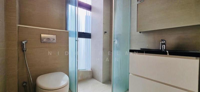 Undervalued Move-in Semi-D w/ Lift, Pool & Basement, Dyson Road, Whitley Road, Newton / Novena, 5 Bedrooms, 4,633 sqft, Semi-Detached House For Sale, by Nidhi Belani Mohan, 500285078 - Bathroom - PropertyGuru.com.sg