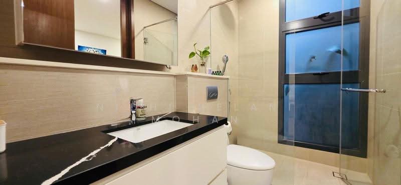 Undervalued Move-in Semi-D w/ Lift, Pool & Basement, Dyson Road, Whitley Road, Newton / Novena, 5 Bedrooms, 4,633 sqft, Semi-Detached House For Sale, by Nidhi Belani Mohan, 500285078 - Bathroom - PropertyGuru.com.sg