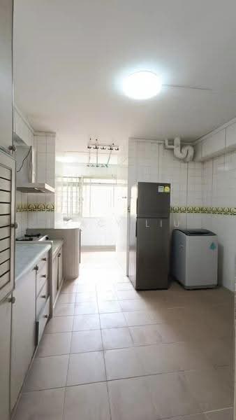 717 Jurong West Street 71, 717 Jurong West Street 71, Boon Lay / Jurong / Tuas, 3 Bedrooms, 1,119 sqft, HDB Flat For Sale, by Tracy Liu, 500285085 - Kitchen - PropertyGuru.com.sg