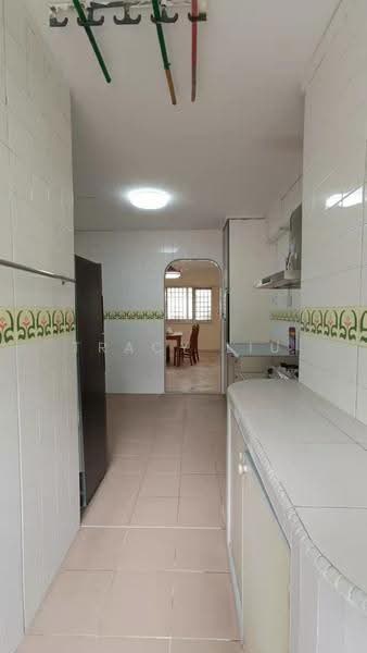 717 Jurong West Street 71, 717 Jurong West Street 71, Boon Lay / Jurong / Tuas, 3 Bedrooms, 1,119 sqft, HDB Flat For Sale, by Tracy Liu, 500285085 - Kitchen - PropertyGuru.com.sg