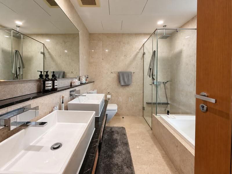 Marina Bay Residences, Boat Quay / Raffles Place / Marina, 4 Bedrooms, 2,379 sqft, Condominium For Sale, by Jordan ., 500285096 - Master Bathroom - PropertyGuru.com.sg