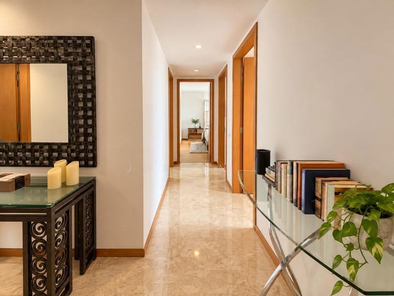 Marina Bay Residences, Boat Quay / Raffles Place / Marina, 4 Bedrooms, 2,379 sqft, Condominium For Sale, by Jordan ., 500285096 - Corridor - PropertyGuru.com.sg