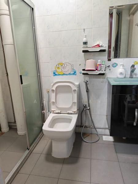121 Rivervale Drive, 121 Rivervale Drive, Hougang / Punggol / Sengkang, 3 Bedrooms, 1,184 sqft, HDB Flat For Sale, by Alan Tian, 500285101 - Bathroom - PropertyGuru.com.sg