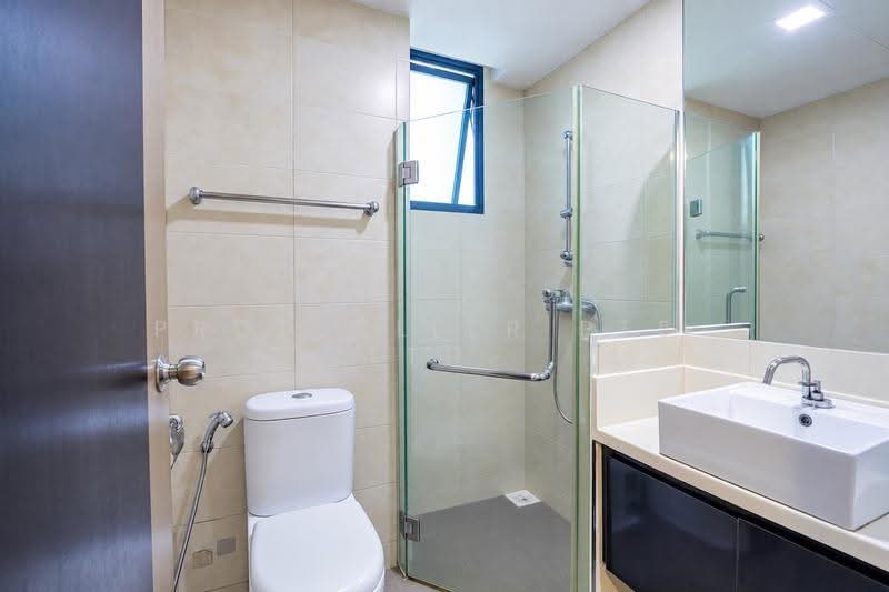 Blue Horizon, 21 West Coast Crescent, Buona Vista / West Coast / Clementi New Town, 3 Bedrooms, 1,152 sqft, Condominium For Sale, by Gina Tow, 500285102 - Bathroom - PropertyGuru.com.sg