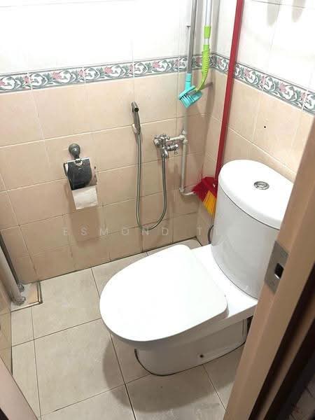 211 Boon Lay Place, 211 Boon Lay Place, Boon Lay / Jurong / Tuas, 2 Bedrooms, 699 sqft, HDB Flat For Sale, by Esmond Teo, 500285108 - Bathroom - PropertyGuru.com.sg