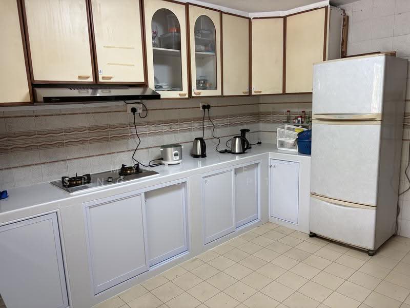 Mayflower MRT Terrace house Master room for rent, Ellington Square, Ang Mo Kio / Bishan / Thomson, Room Rental, 230 sqft, Terraced House For Rent, by Desmond, 500285109 - Kitchen - PropertyGuru.com.sg