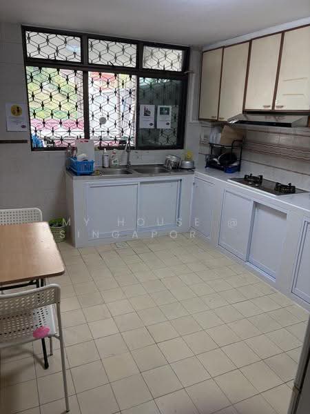 Mayflower MRT Terrace house Master room for rent, Ellington Square, Ang Mo Kio / Bishan / Thomson, Room Rental, 230 sqft, Terraced House For Rent, by Desmond, 500285109 - Kitchen - PropertyGuru.com.sg