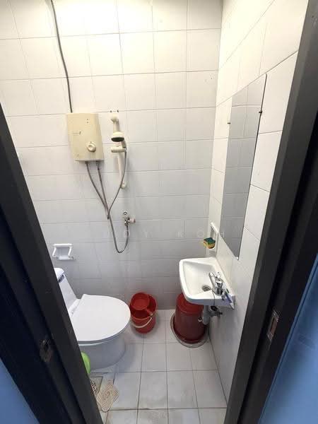 Aston Mansions, 7 Lorong 42 Geylang, Eunos / Geylang / Paya Lebar, 3 Bedrooms, 1,141 sqft, Apartment For Sale, by Judy Koh, 500285114 - Bathroom - PropertyGuru.com.sg