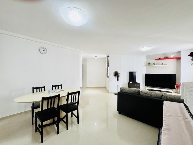 661 Choa Chu Kang Crescent, 661 Choa Chu Kang Crescent, Dairy Farm / Bukit Panjang / Choa Chu Kang, 3 Bedrooms, 1,119 sqft, HDB Flat For Sale, by Lam Min Yi, 500285117 - Living Room - PropertyGuru.com.sg