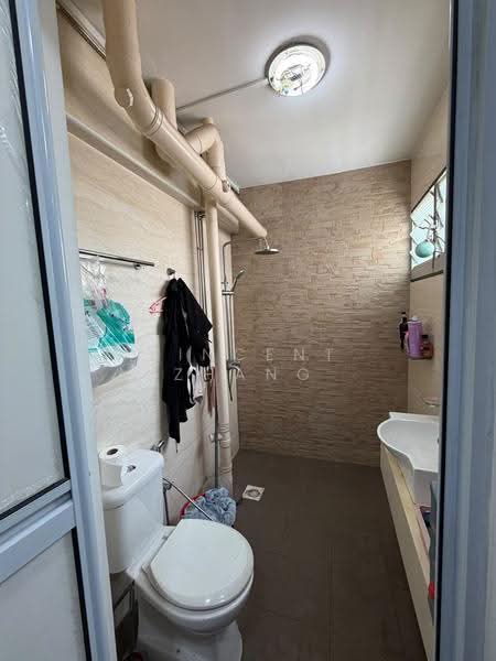 557 Jurong West Street 42, 557 Jurong West Street 42, Boon Lay / Jurong / Tuas, 3 Bedrooms, 1,119 sqft, HDB Flat For Sale, by Vincent Zhang, 500285124 - Bathroom - PropertyGuru.com.sg