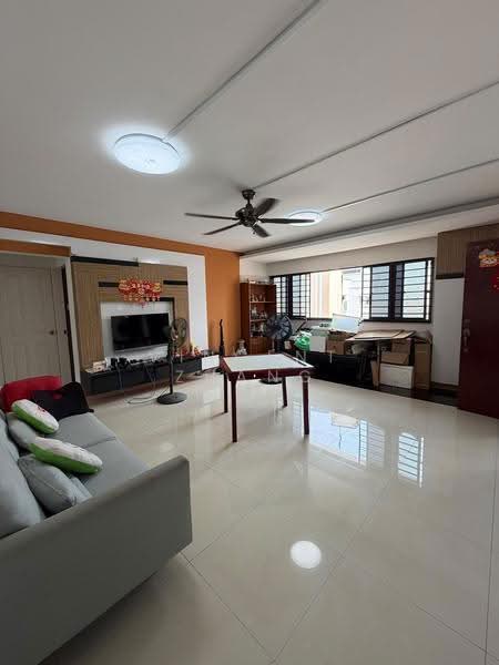 557 Jurong West Street 42, 557 Jurong West Street 42, Boon Lay / Jurong / Tuas, 3 Bedrooms, 1,119 sqft, HDB Flat For Sale, by Vincent Zhang, 500285124 - Living Room - PropertyGuru.com.sg