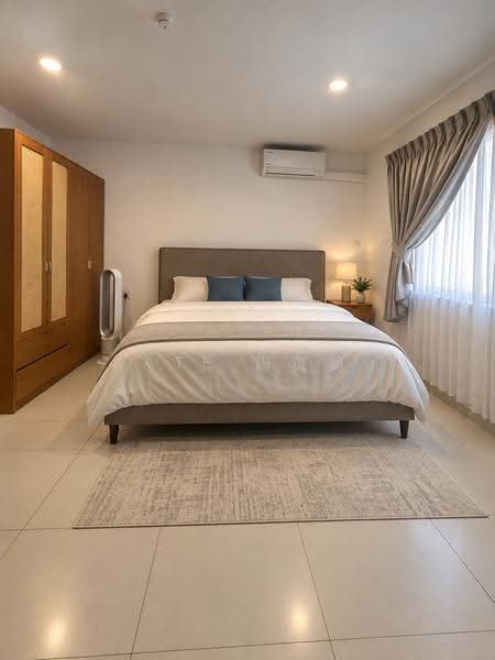 Wide 13m Frontage | Renovated Toilets | Walk to Shopping Mall | Exclusive Landed Enclave, Greenwich V | Within 1km to FERNVALE PRIMARY SCHOOL, Seletar / Yio Chu Kang, 6 Bedrooms, 3,000 sqft, Semi-Detached House For Sale, by Kate 周笕簢., 500285135 - Bedroom - PropertyGuru.com.sg